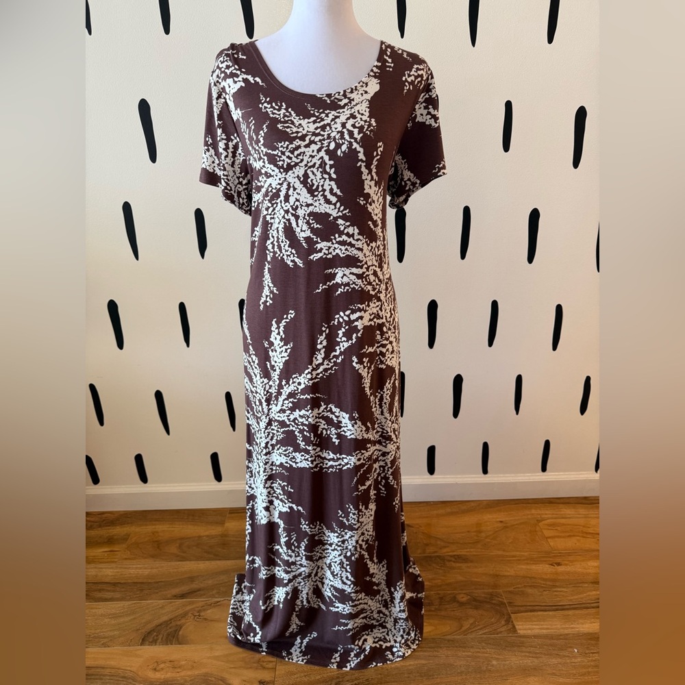 Women’s Brown and White Short-Sleeve Maxi Dress